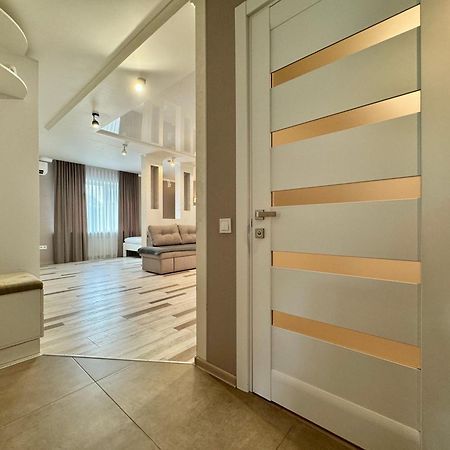 Apartpoltava Розкішна Студія З Кутовою Ванною, 1-Й Будинок Біля Корпусного Парку, Панорамний Балкон Bagian luar foto