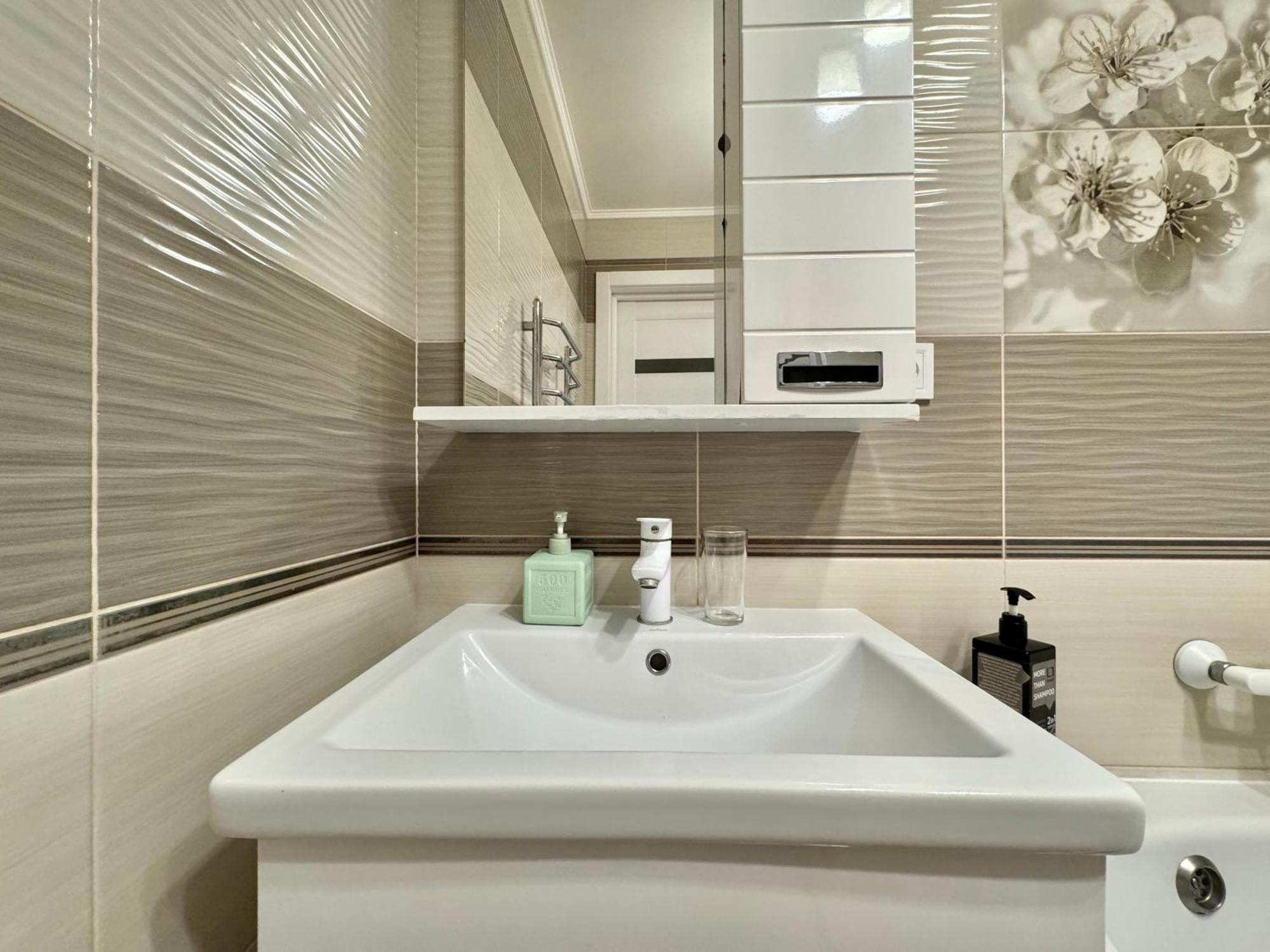 Apartpoltava Розкішна Студія З Кутовою Ванною, 1-Й Будинок Біля Корпусного Парку, Панорамний Балкон Bagian luar foto