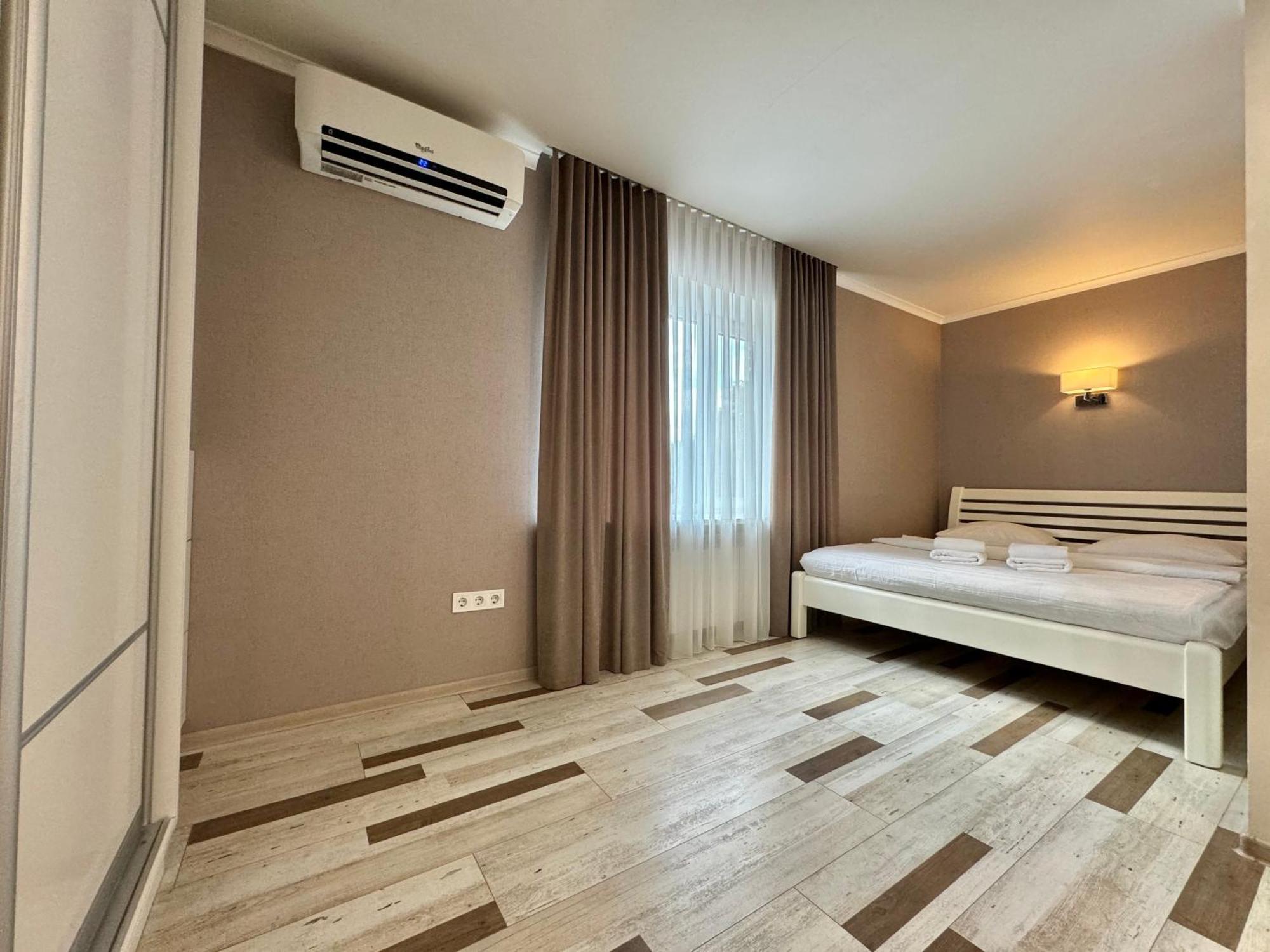 Apartpoltava Розкішна Студія З Кутовою Ванною, 1-Й Будинок Біля Корпусного Парку, Панорамний Балкон Bagian luar foto