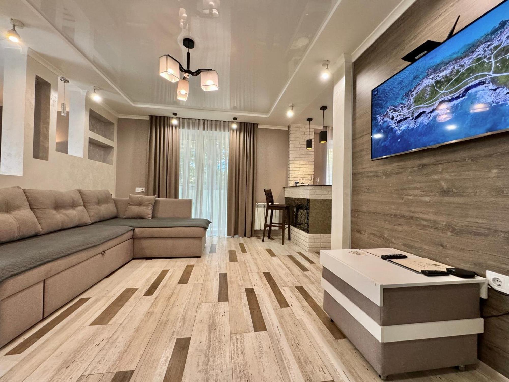 Apartpoltava Розкішна Студія З Кутовою Ванною, 1-Й Будинок Біля Корпусного Парку, Панорамний Балкон Bagian luar foto
